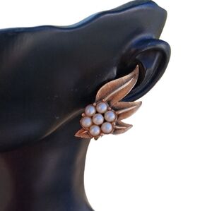 Vintage Tortolani Pearl Cluster Clip-On Earrings | 50s Designer Signed